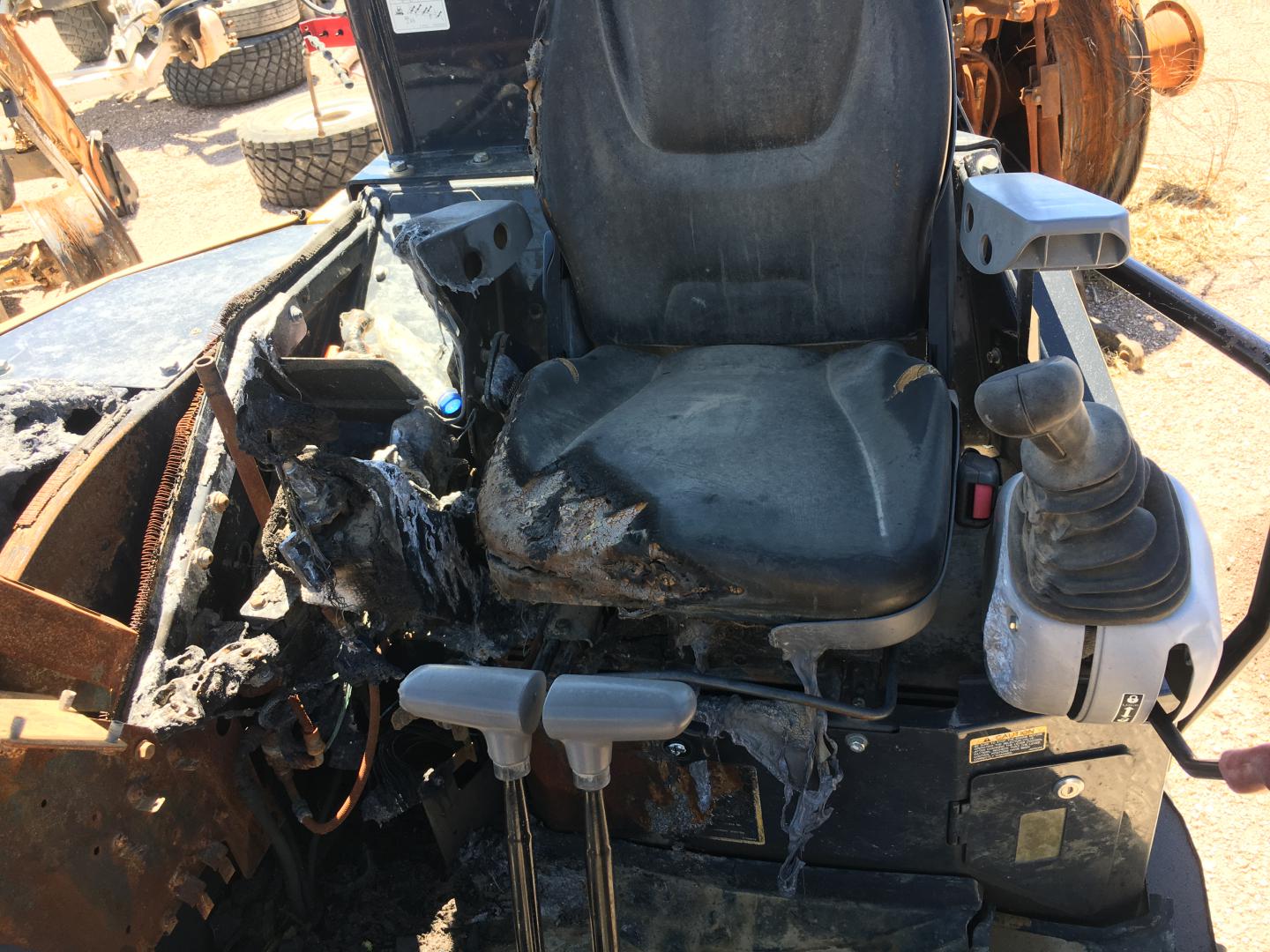 ./imagenes/INVOICE/2019/16378/MINIEXCAVADORA JOHN DEERE 35G PARA PARTES (25).JPG